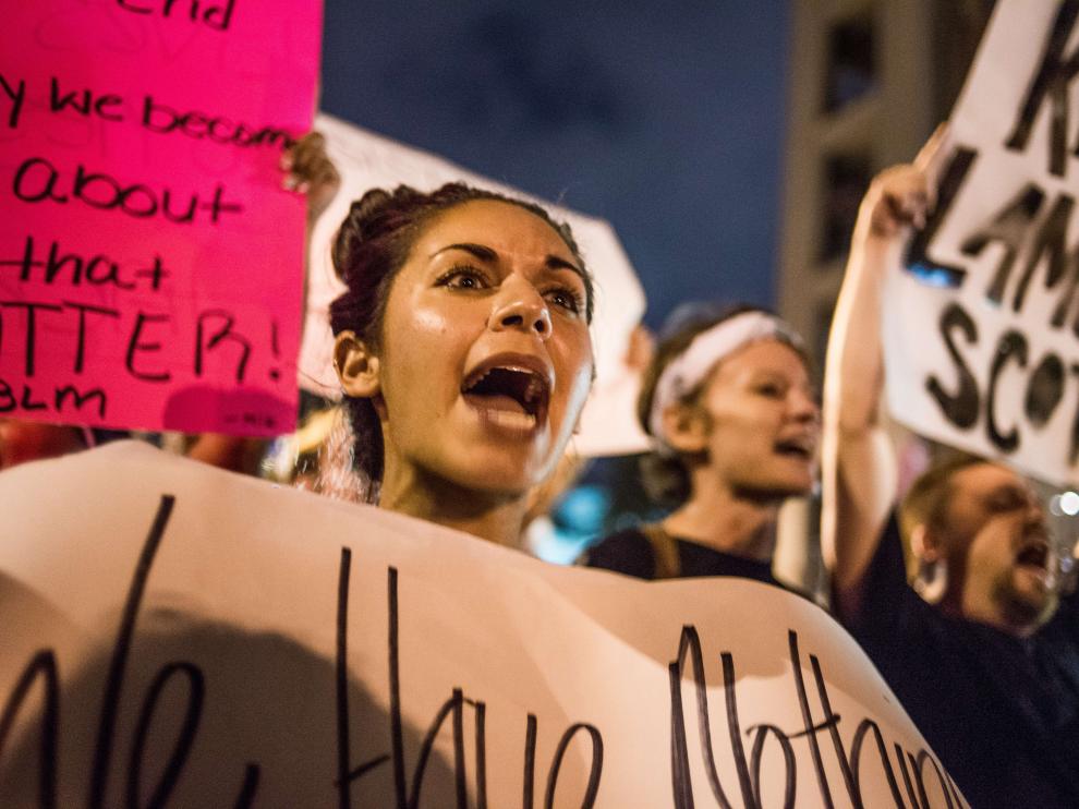 Foto de las protestas en Charlotte por la muerte de un afroamericano a manos de la policía