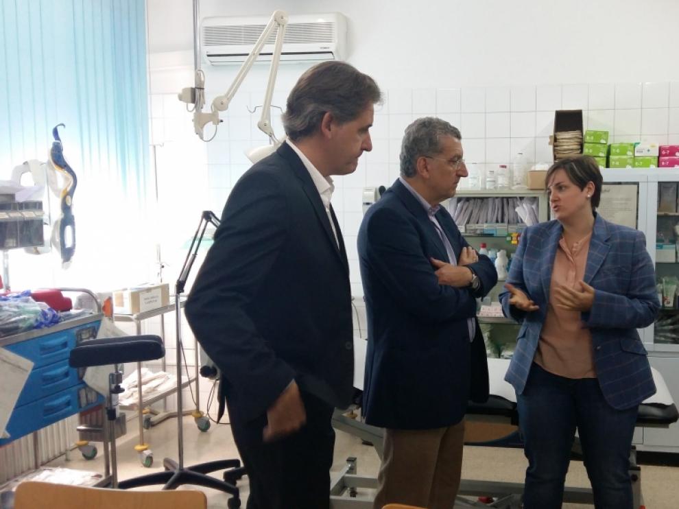 El consejero de Sanidad, Sebastián Celaya, ha visitado el centro de salud de Utrillas.