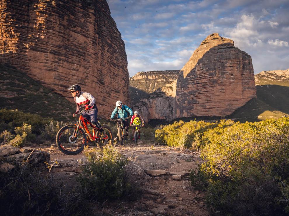 BGuara ofrece 29 rutas por el Parque Natural de la Sierra y los Cañones de Guara.