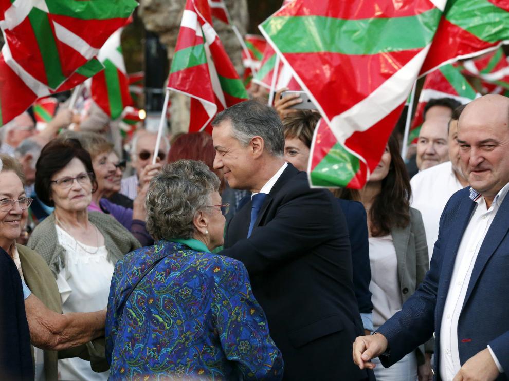 El lehendakari y candidato a la reelección por el PNV, Iñigo Urkullo, durante un acto en Bizkaia.