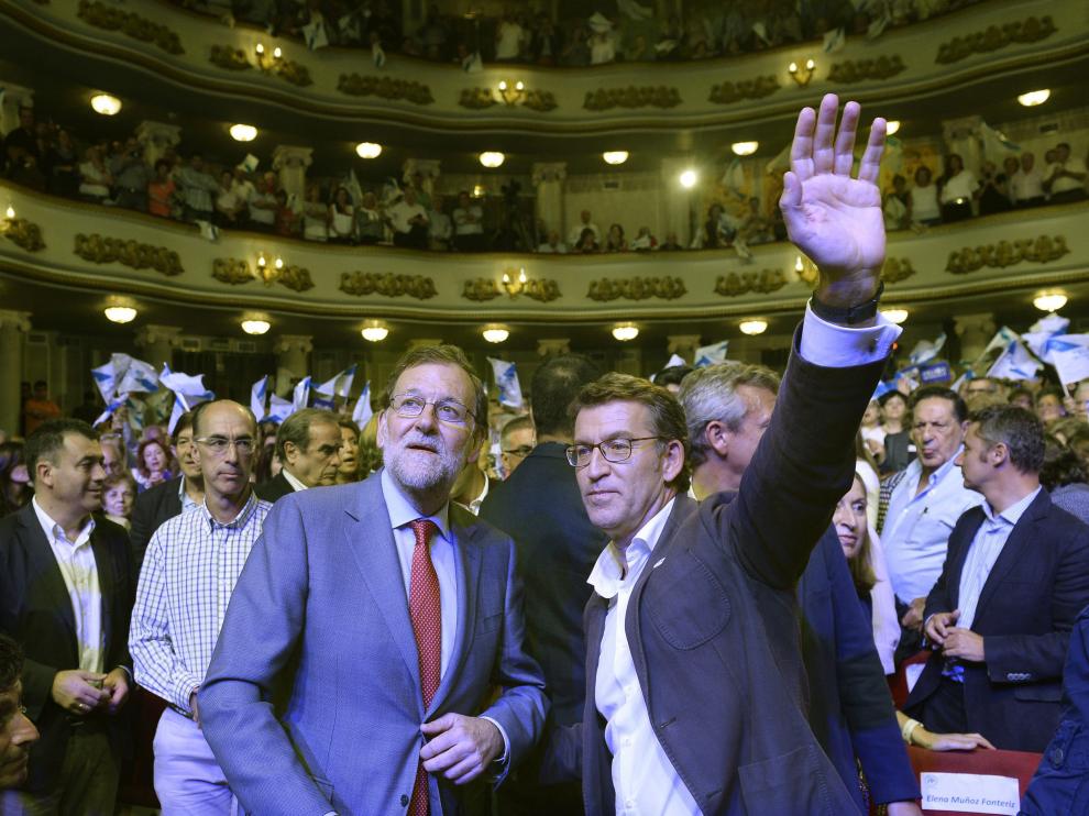 El presidente de la Xunta y candidato a la reelección, Alberto Nuñez Feijóo (d), y el presidente del Gobieno en funciones, Mariano Rajoy (i).