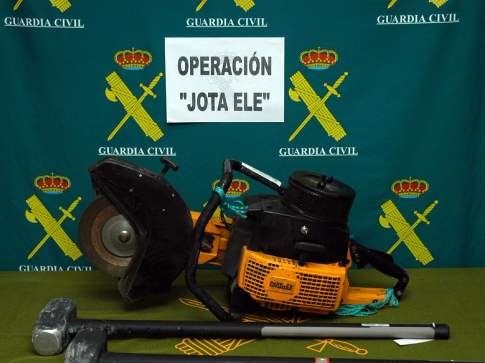 En los dos registros domiciliarios practicados en Madrid se han localizado instrumentos utilizados en el delito así como alguna de las joyas sustraídas