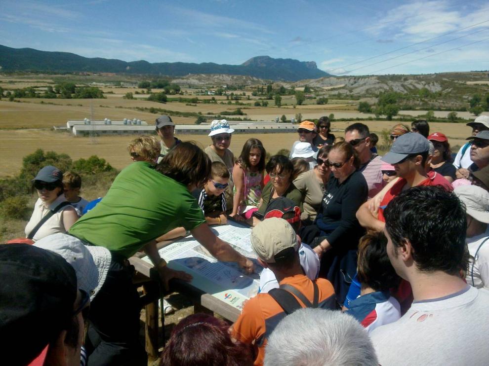 Visita guiada a la morrena en el aniversario del centro de interpretación de los glaciares de Senegüé.
