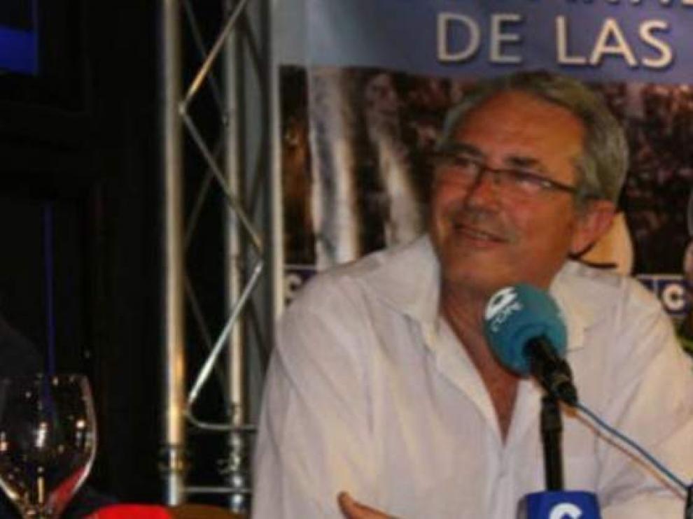 Tras abandonar los terrenos de juego, fue comentarista arbitral en la radio.