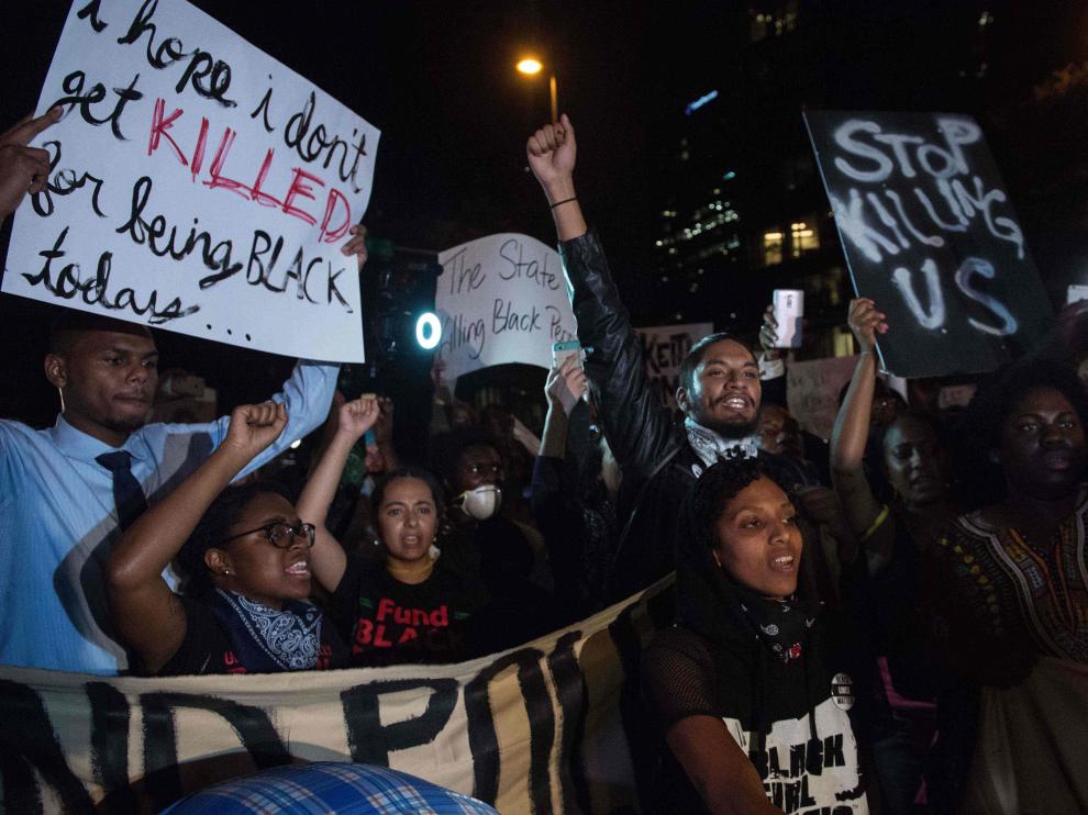 Tercera noche de protestas en Charlotte por la muerte de un afroamericano a manos de la policía.