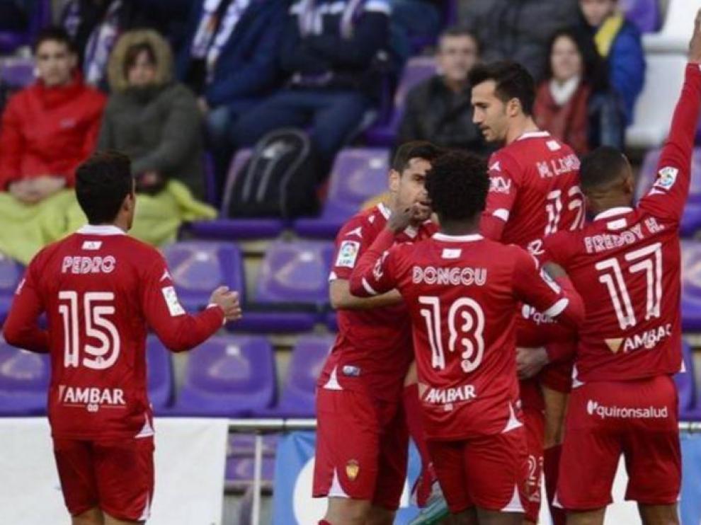Lanzarote celebra el primer tanto logrado por el Real Zaragoza en Valladolid en su último triunfo fuera de casa, el 14 de abril. Junto a él, Pedro, Dorca, Dongou e Hinestroza. Solo Lanzarote jugará esta vez en Soria.