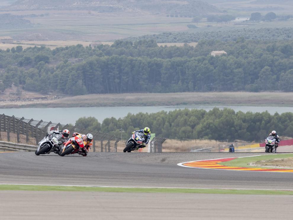 Márquez comanda los libres con la laguna de La Estanca de fondo.