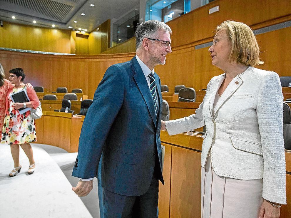 Marcelino Iglesias y Luisa Fernanda Rudi, en la sesión de las Cortes que los designó senadores.