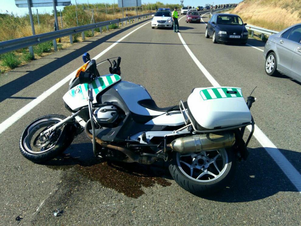 Un guardia civil, herido leve en accidente de moto junto a Alcañiz.