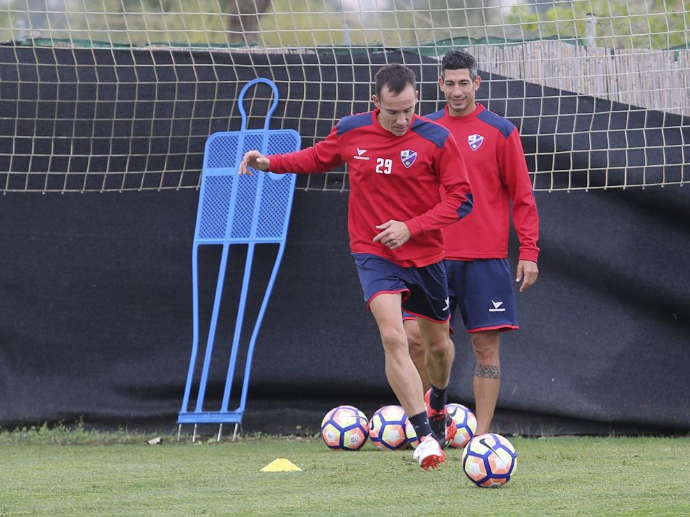 Entrenamiento de la SD Huesca, ayer.