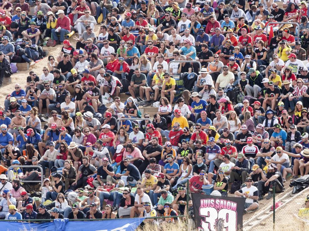Gradas abarrotadas en Motorland.