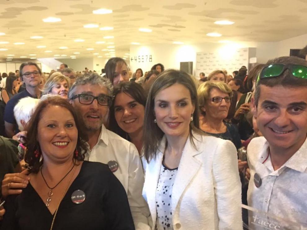 La reina Doña Letizia participó del acto de entrega de la beca.