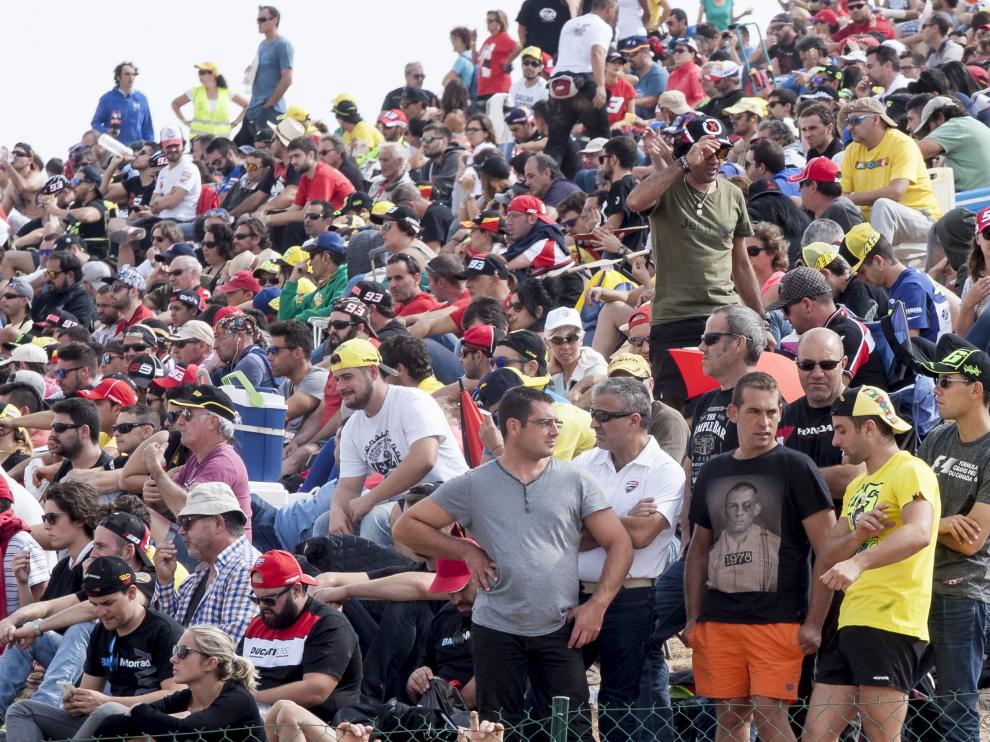 Las gradas de Motorland se llenaron para animar a los pilotos.
