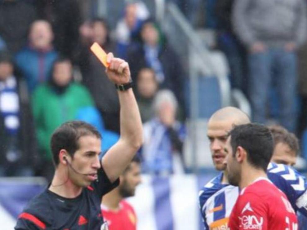Pérez Pallas expulsa a Culio en el Alavés-Real Zaragoza del pasado mes de febrero, en la liga pasada.