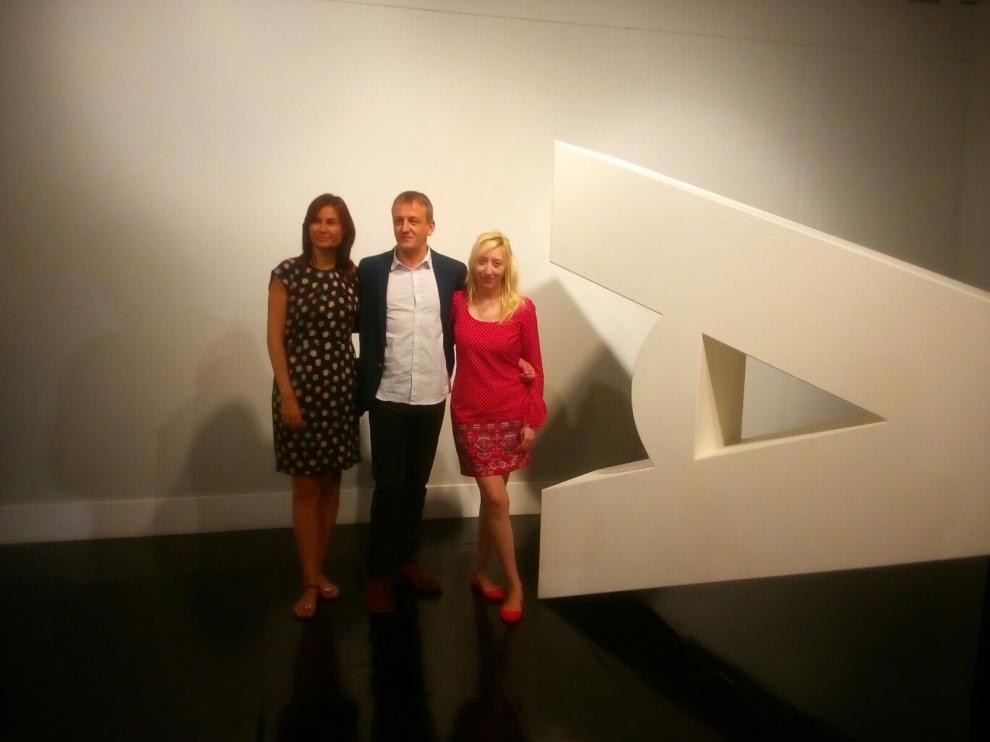 Olga Julián (Servicio Cultural Fundación CAI), Fernando Rivarés (concejal de Cultura) y Vicky Calavia (directora Proyectaragón)