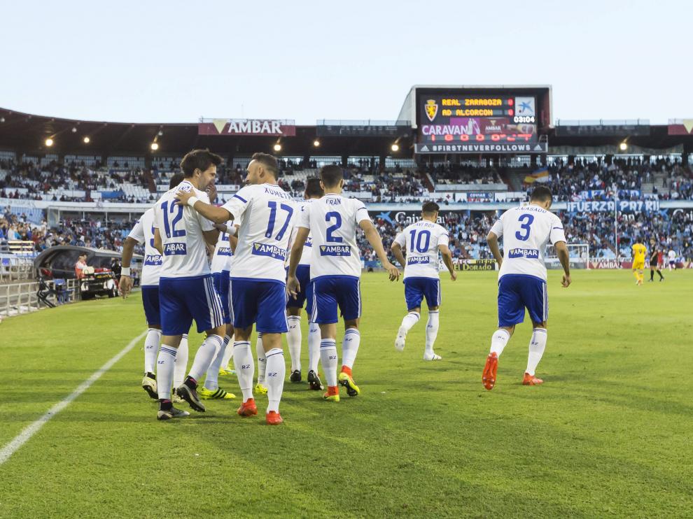 El equipo celebra el primer gol de Lanzarote en la última victoria en La Romareda, contra el Alcorcón.