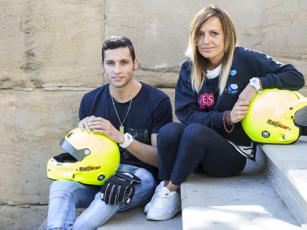 El piloto Cristian García y la copiloto Rebeca Liso, ayer en Zaragoza.