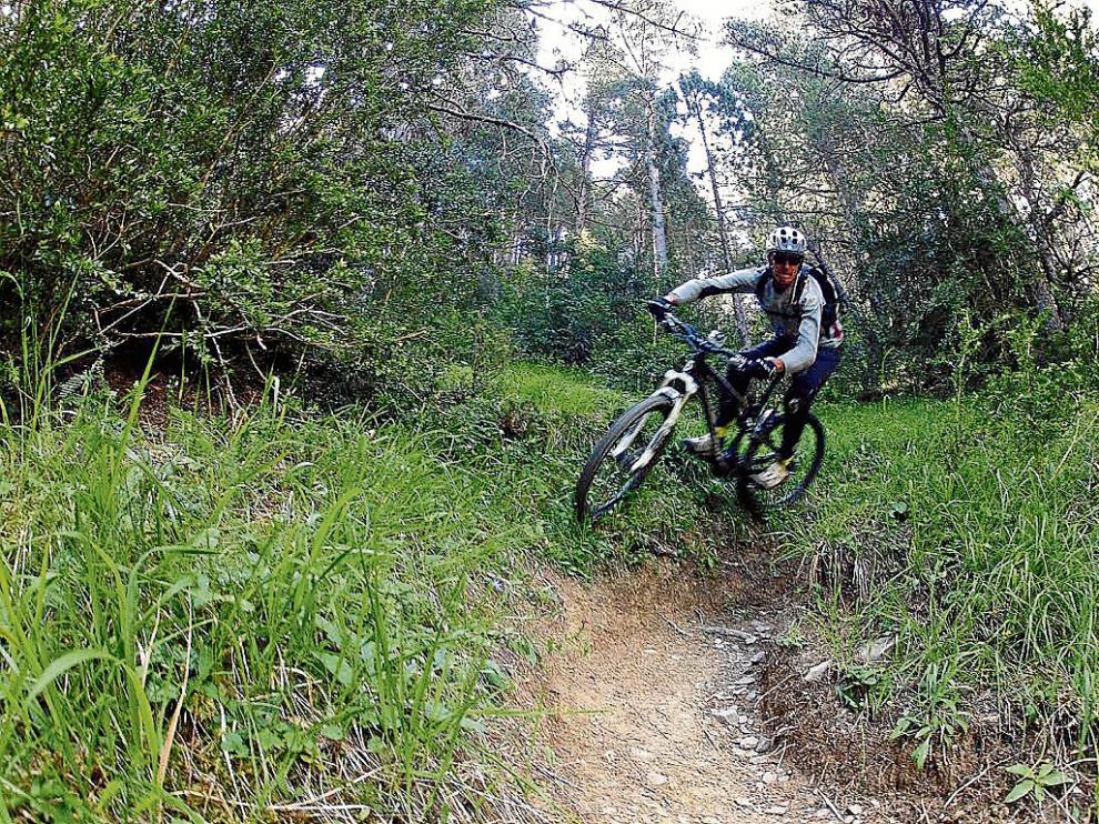 Los paisajes del entorno de Villanúa desafiarán a más de 300 'bikers' el 8 y 9 de octubre.