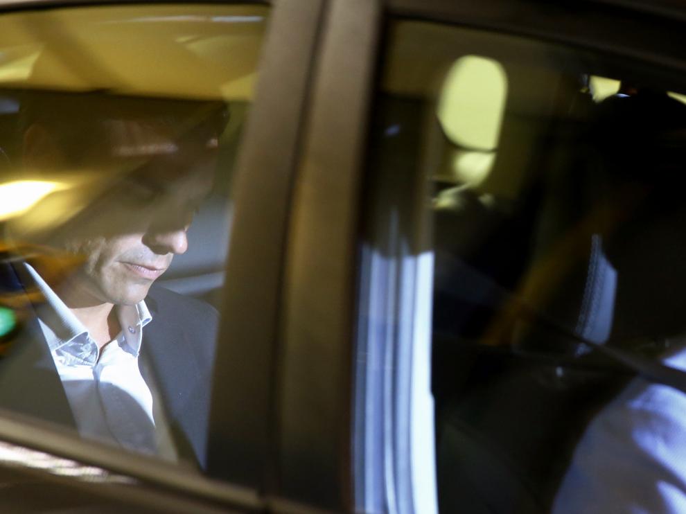 El secretario general del PSOE, Pedro Sánchez, esta noche a su salida de la sede socialista de la calle Ferraz, en Madrid.
