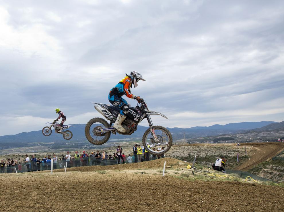 Un piloto en acción en el Castillo de Ayud, en la pasada edición del Nacional de motocross en Calatayud