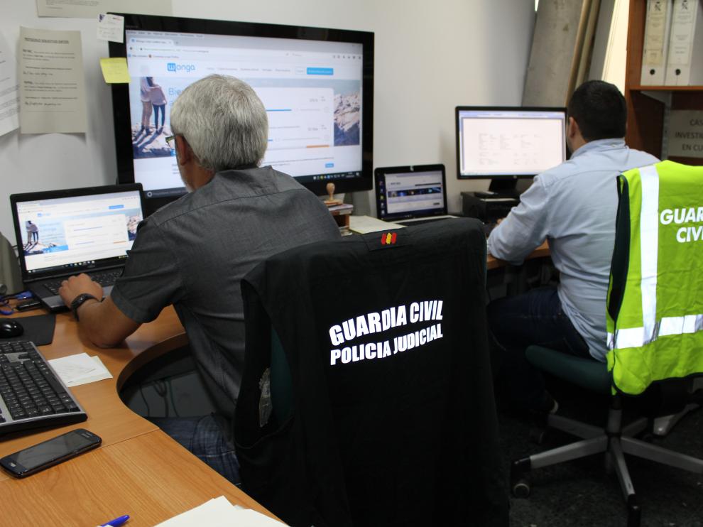 Miembros del Equipo de Investigación Tecnológica (EDITE) de la Guardia Civil de Zaragoza.