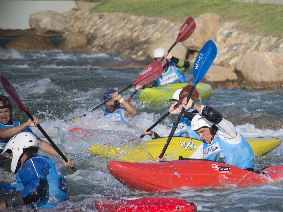 Duelo de kayaks en el Parque del Agua