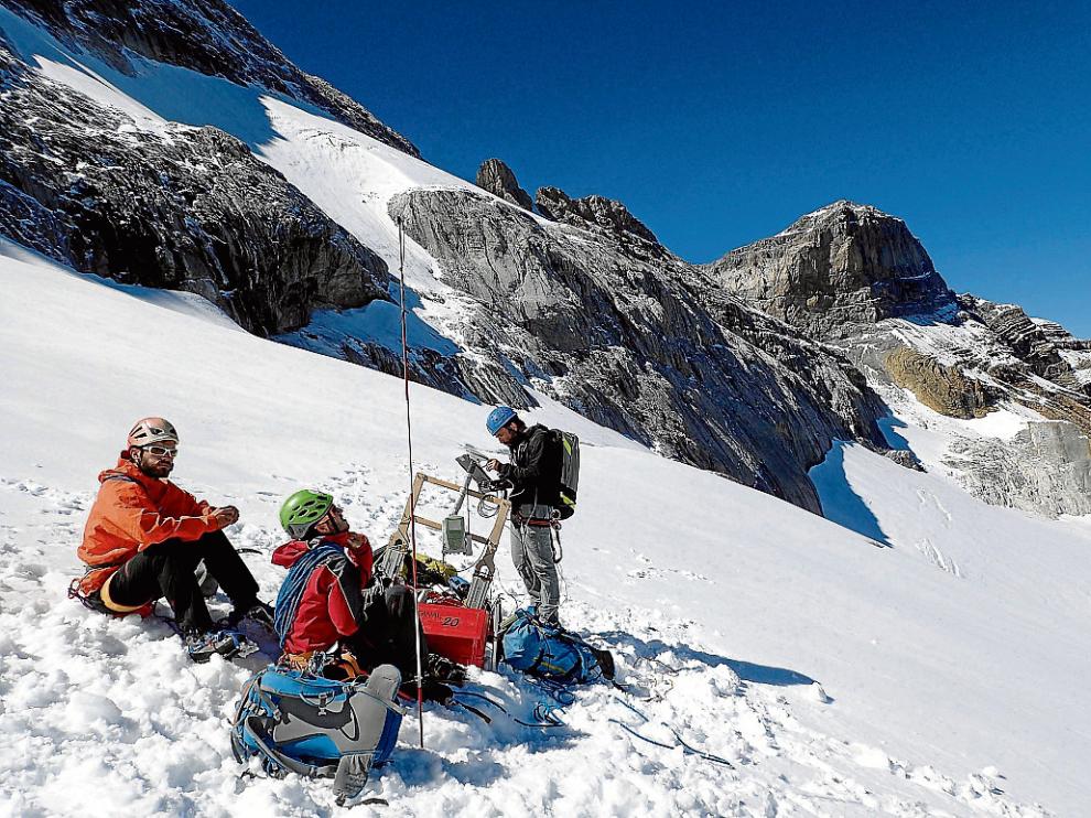 Prospecciones en el glaciar de Monte Perdido los días 19 y 20 de septiembre.