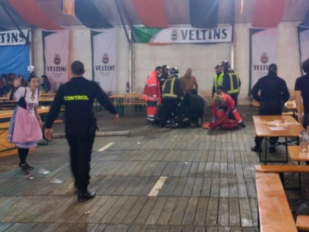 Desalojan la Fiesta de la Cerveza de Valdespartera tras caer una viga sobre una joven