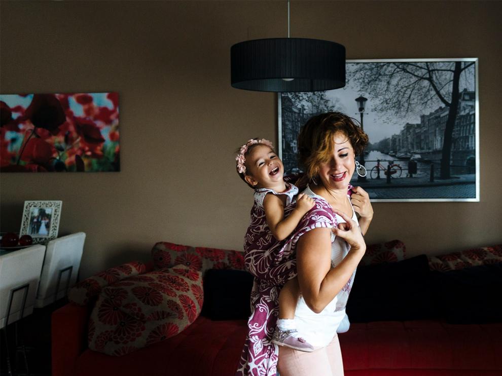 Alicia Orce, porteando a su hija