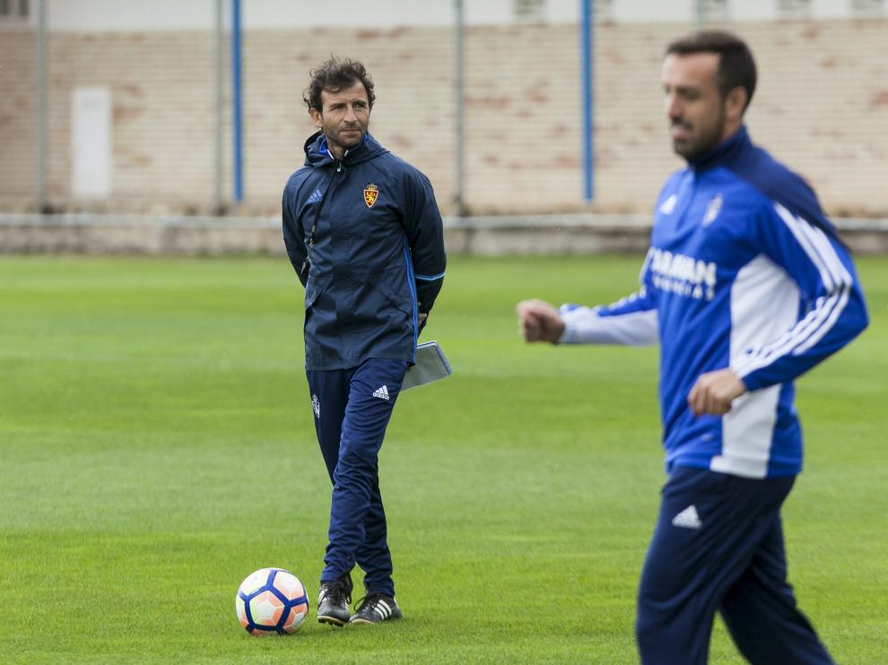 Luis Milla, junto a José Enrique, durante un entrenamiento