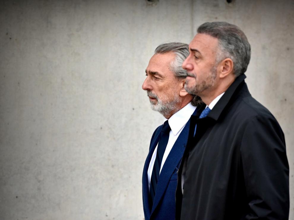 El presunto cabecilla de la trama Gürtel, Francisco Correa (i), a su llegada a la Audiencia Nacional, en una imagen de archivo.