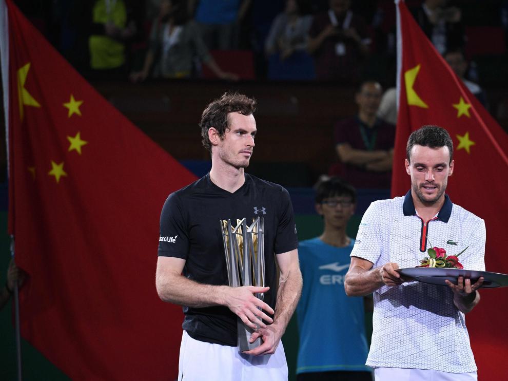 Momento de la entrega de trofeos en Shanghái.
