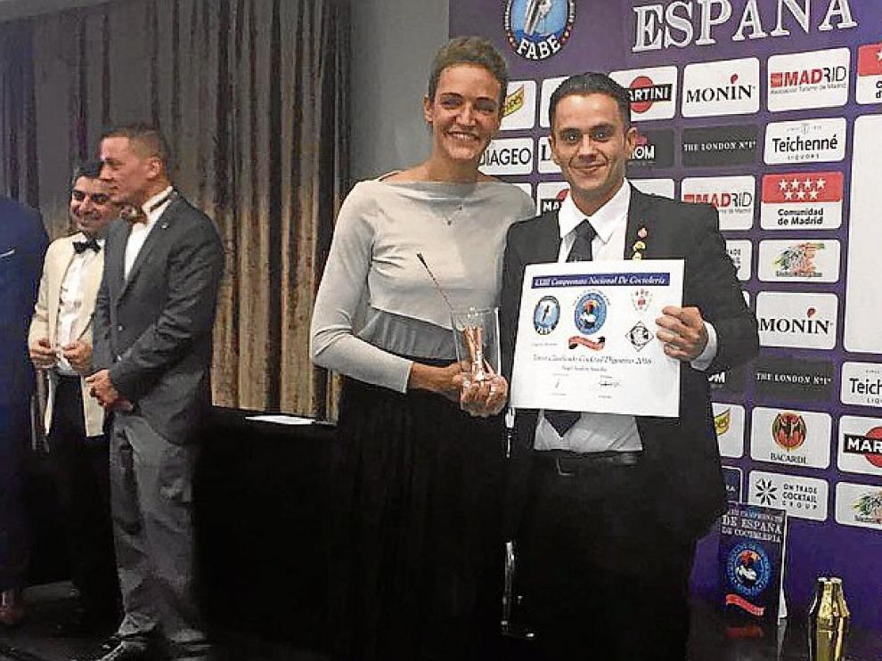 Ángel Andrés, recibiendo el diploma de tercer clasificado.