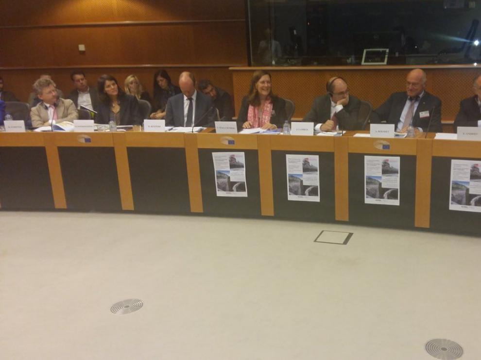 Reunión en Bruselas de la Comisión de Transportes del Parlamento Europeo, con presencia de Javier Lambán y Alain Rousset.