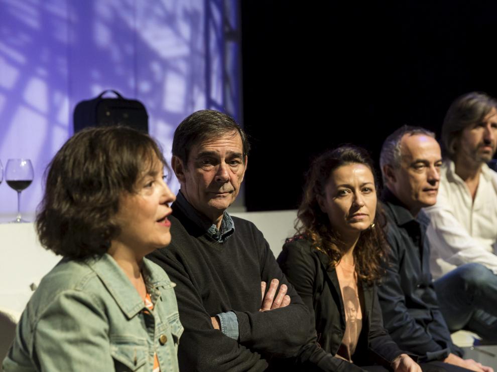Cristina Yáñez, Javier Anós, Maribel Bravo, Chema Ruiz y Miguel Ángel Remiro, este jueves, en la presentación de la obra 'Milagro'