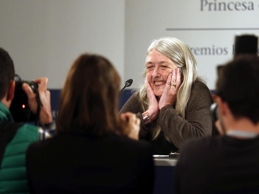 Una simpatica Beard atendió a los medios este martes en Asturias.