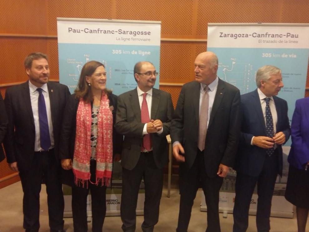 Soro, Ayala, Lambán, Rousset, Blanco y Lope, en Bruselas, donde se reunió la Comisión de Transportes del Parlamento Europeo para tratar la reapertura del Canfranc.