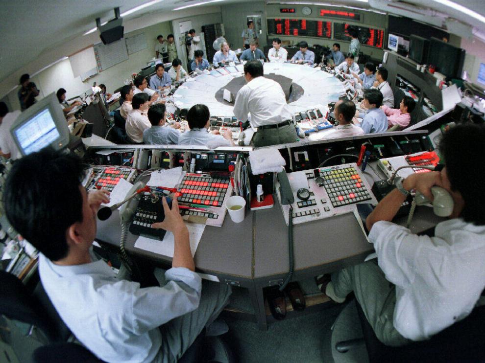 Trabajadores de la bolsa de Tokio.