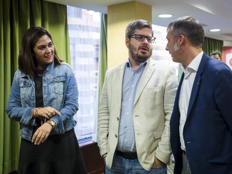 Hervías, este miércoles en Zaragoza, escoltado por Susana Gaspar y Ramiro Domínguez.