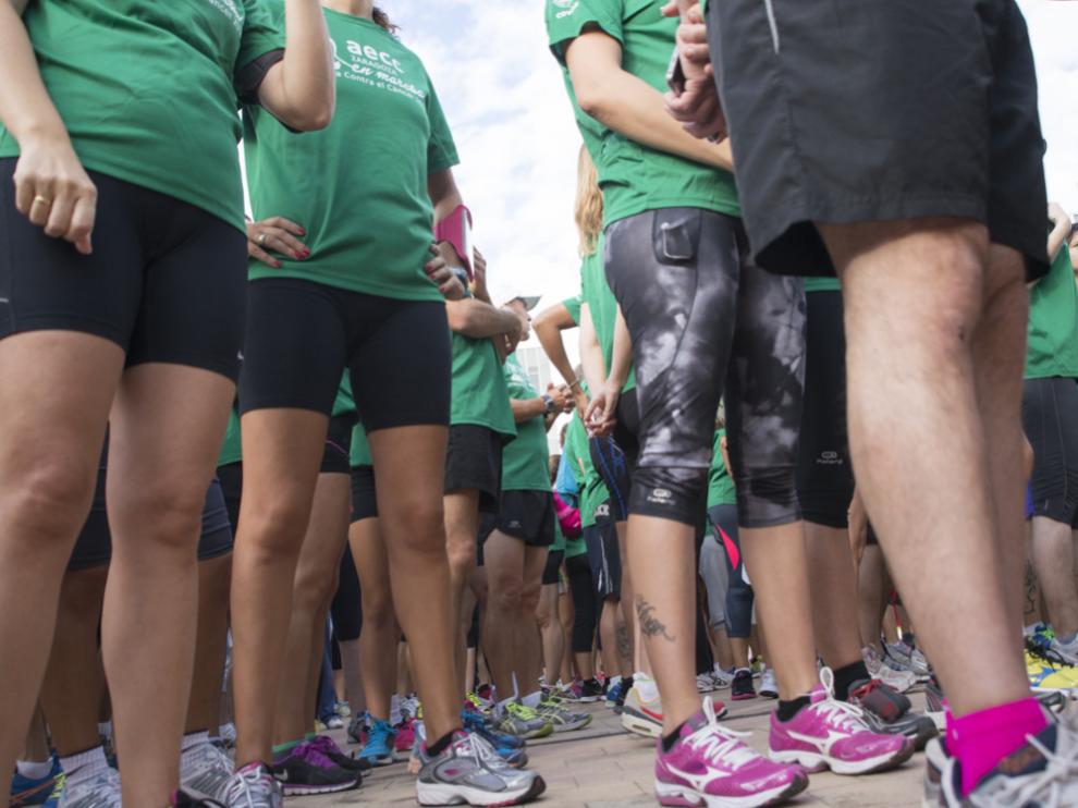 La AECC en marcha promueve carreras solidarias en municipios y grandes ciudades.