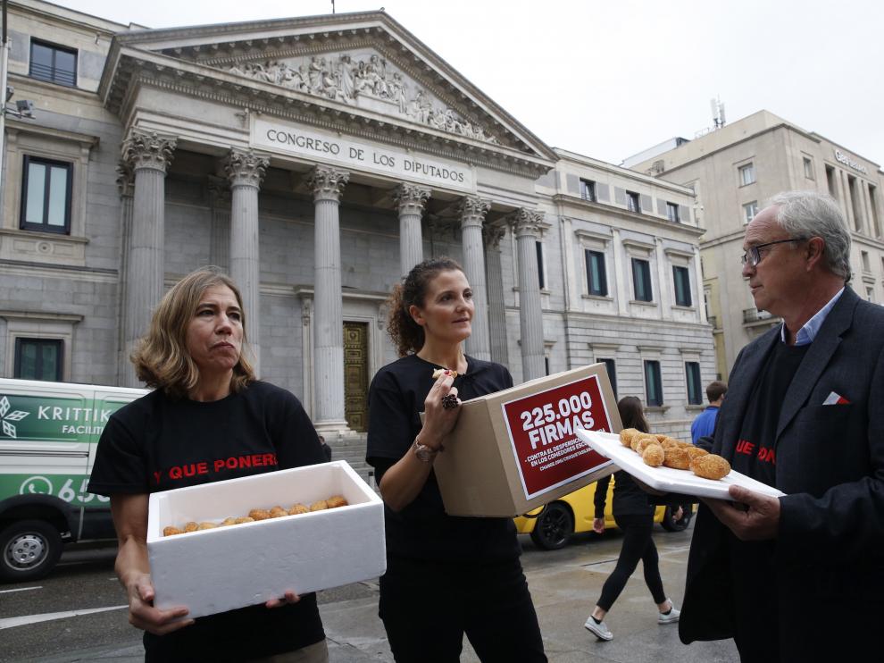 Cristina Romero es la creadora de la petición en change.org bautizada como "croquetas ilegales".