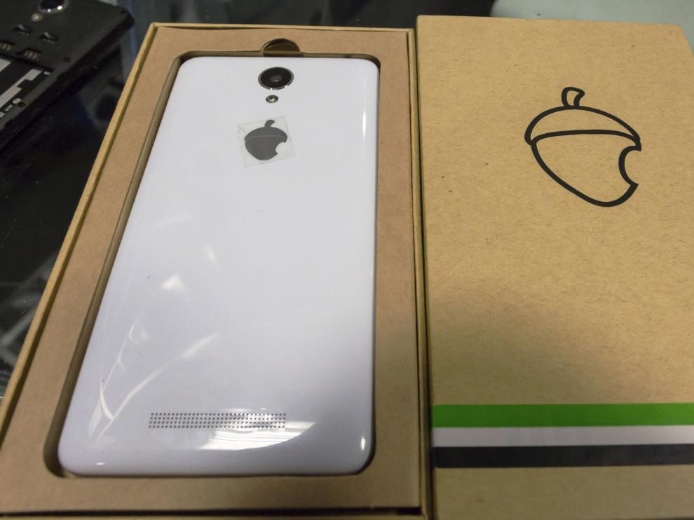 Teléfono Zetta, 'el iPhone extremeño', supuestamete diseñado y ensamblado en Extremadura, resulta ser un 'smartphone' Xiaomi modificado