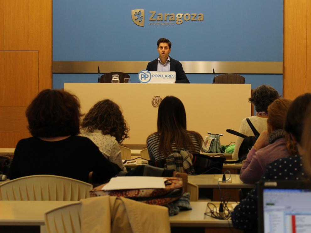 El concejal del PP Sebastián Contín en una rueda de prensa.