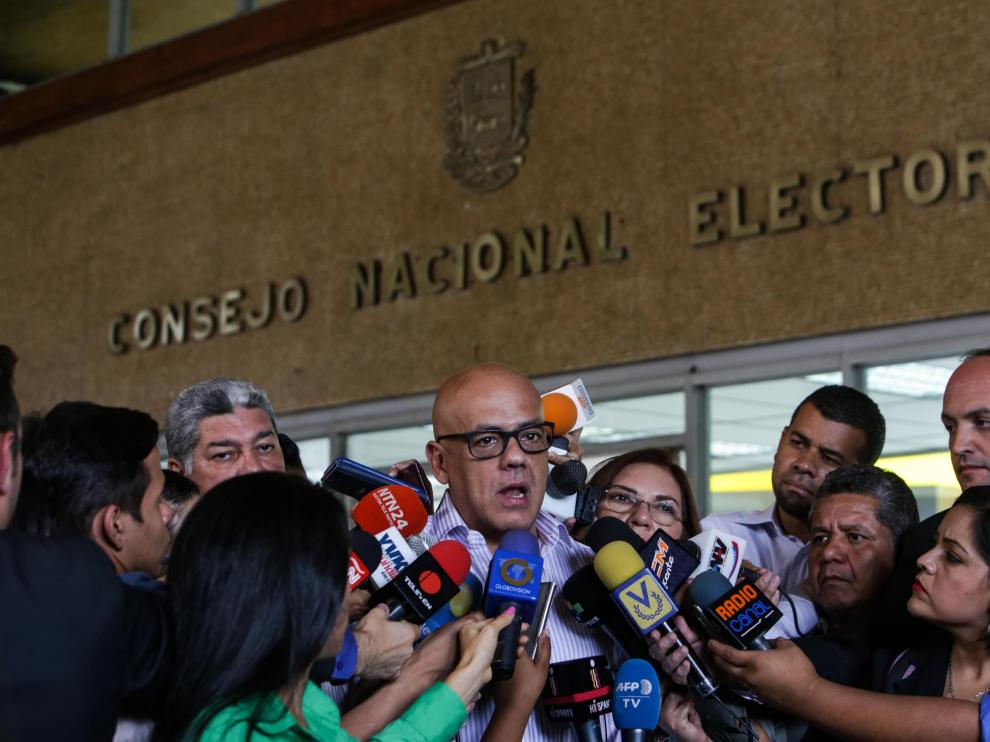 Jorge Rodríguez, alcalde de Caracas, celebra la decisión judicial.