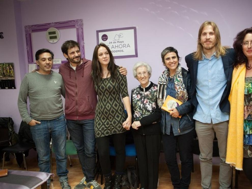 Pablo Fernández, líder regional (2d), junto a los procuradores en las Cortes y representantes de Podemos Soria.