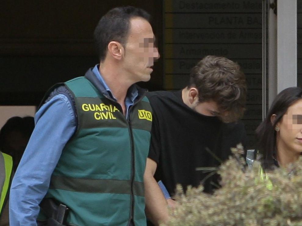 Nogueira, escoltado por la Guardia Civil.