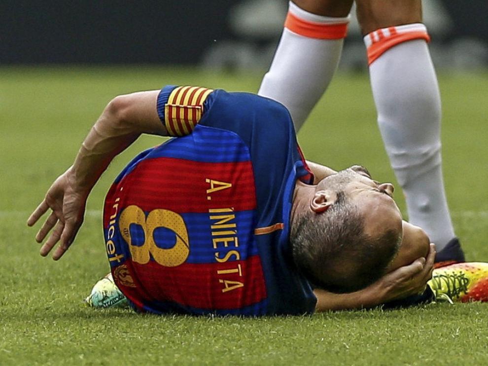 Andrés Iniesta, se lesiona en Mestalla