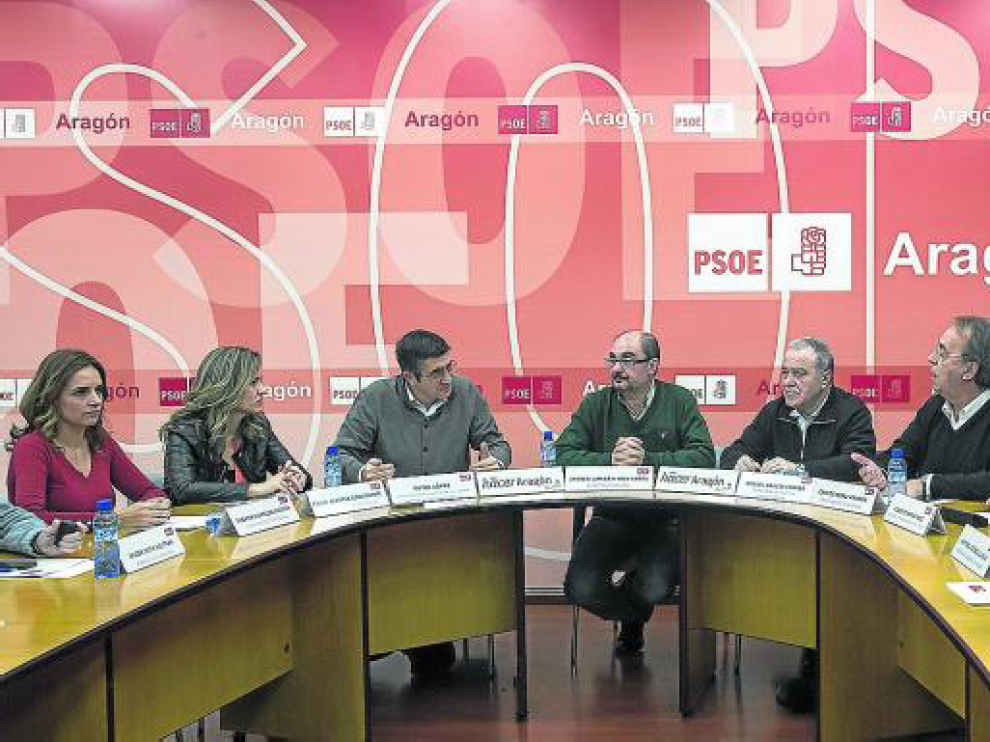 La Ejecutiva del PSOE-Aragón, en una reunión junto al exlendakari Patxi López