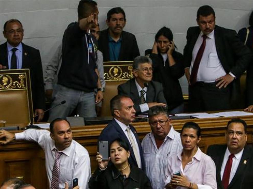 La oposición venezolana impulsa un "juicio político"