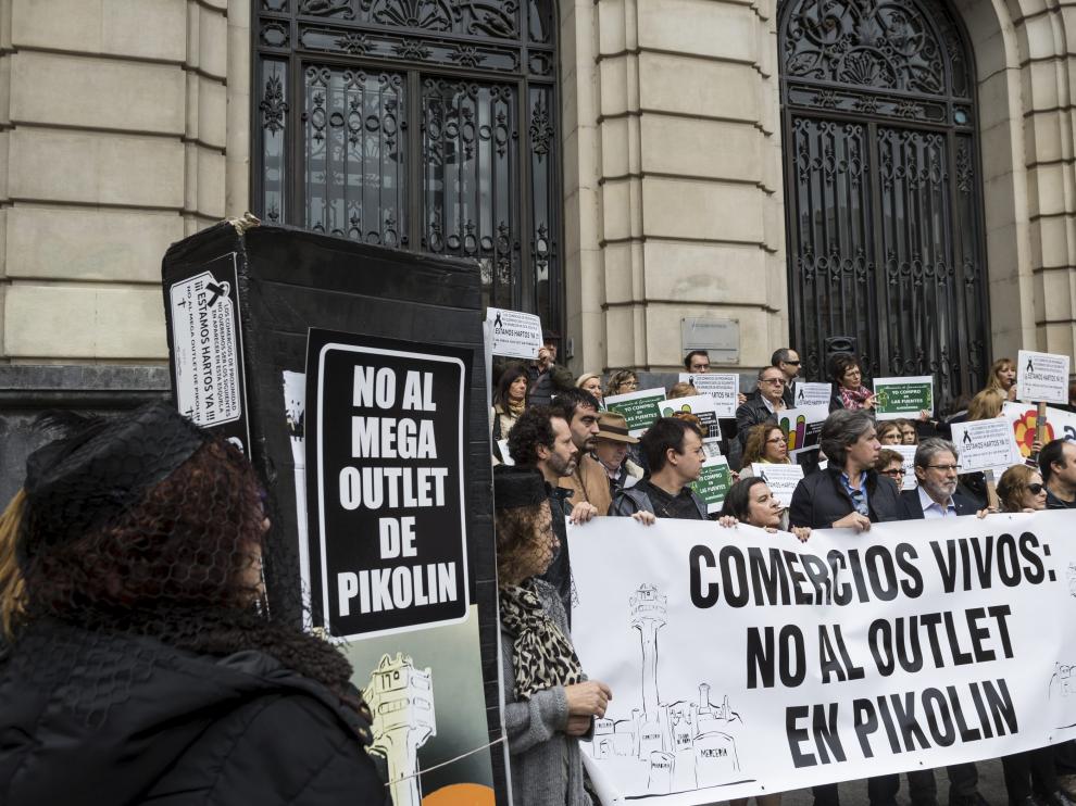 Protesta contra el outlet de Pikolín